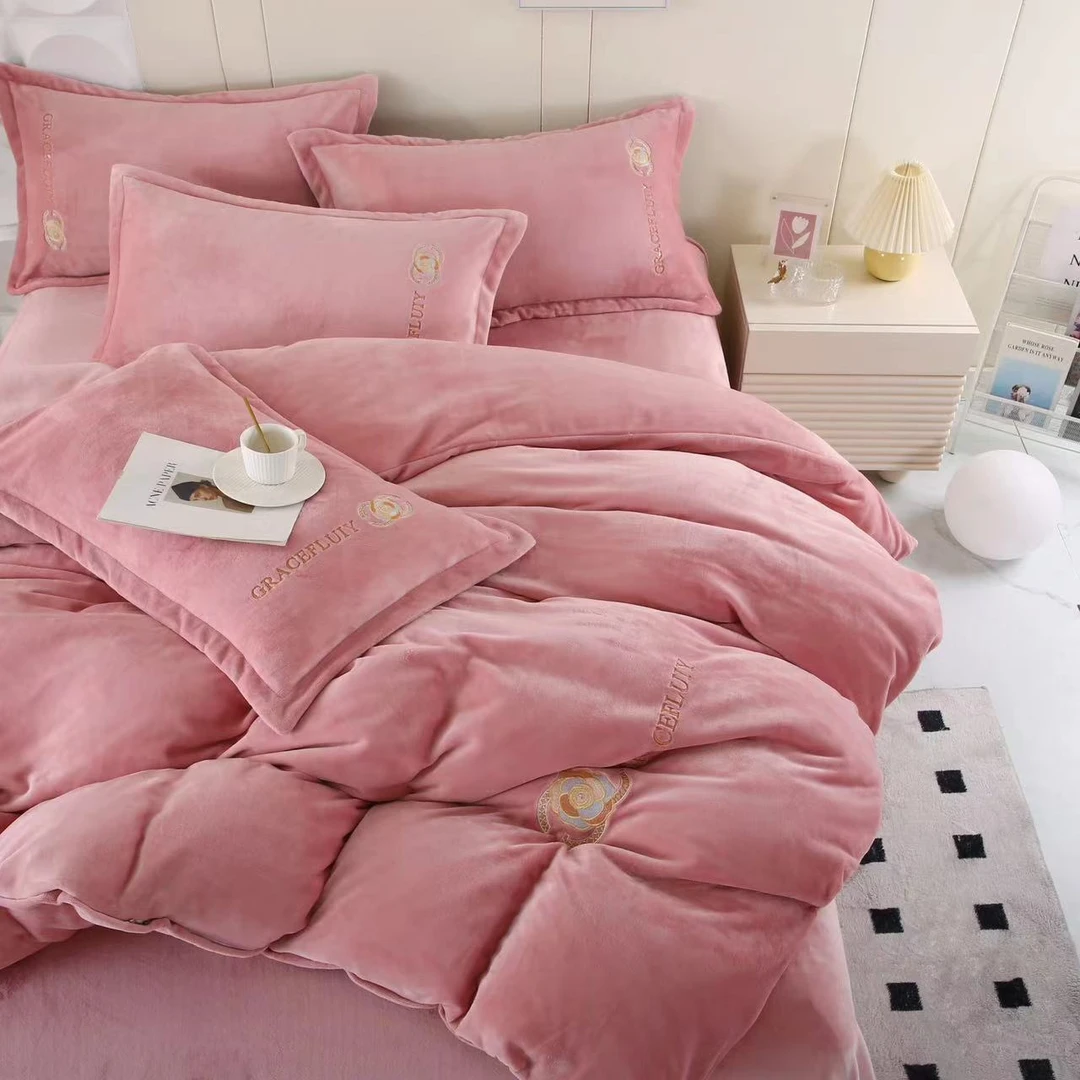 （奶油粉）新款刺绣大牌风全消光牛奶绒保暖四件套-香奶奶山茶花