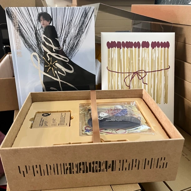 【官周包邮】严浩翔2024年20岁生日 默认出厂瑕，拍下不退