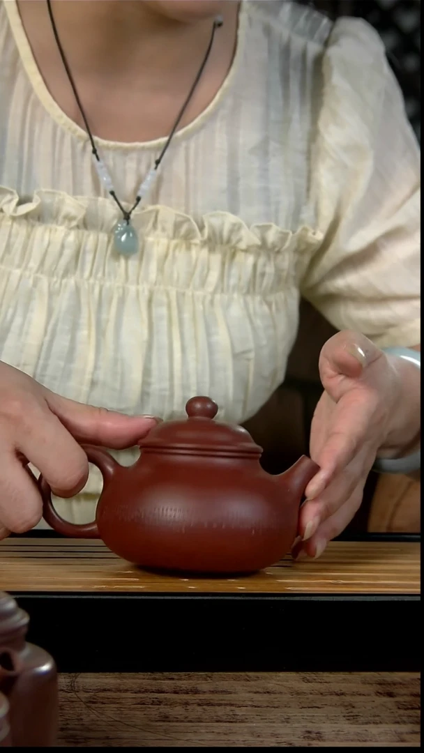 【闪购商品】紫砂茶壶红皮龙  微雕刻绘   容天