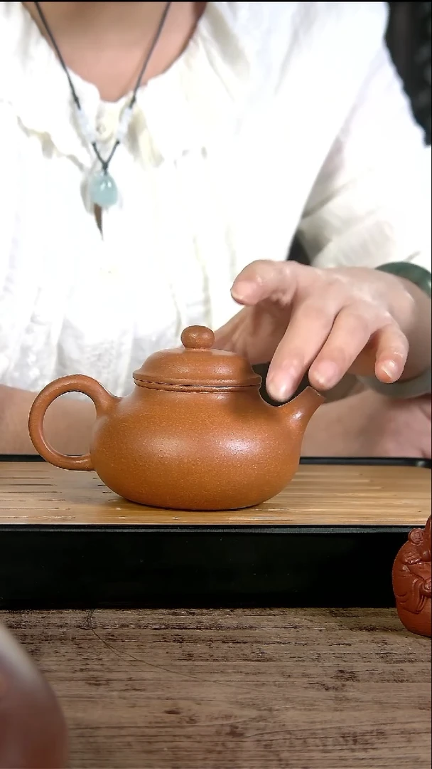 【闪购商品】紫砂茶壶黄降坡  容天