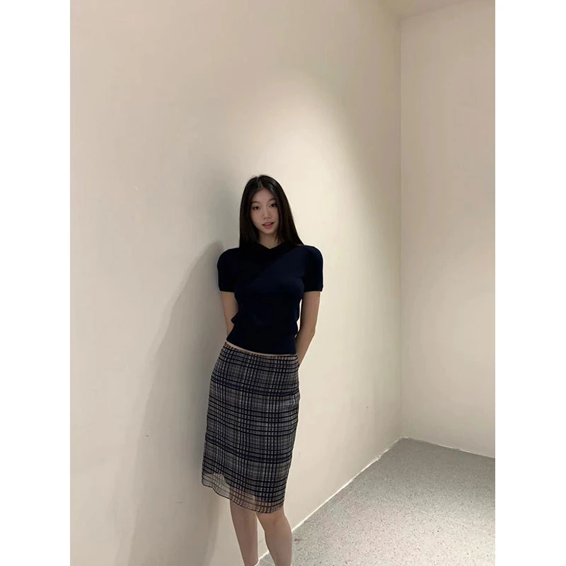 【现货】复古适配 显瘦百搭气质针织设计感正肩T恤女上衣【2411009】