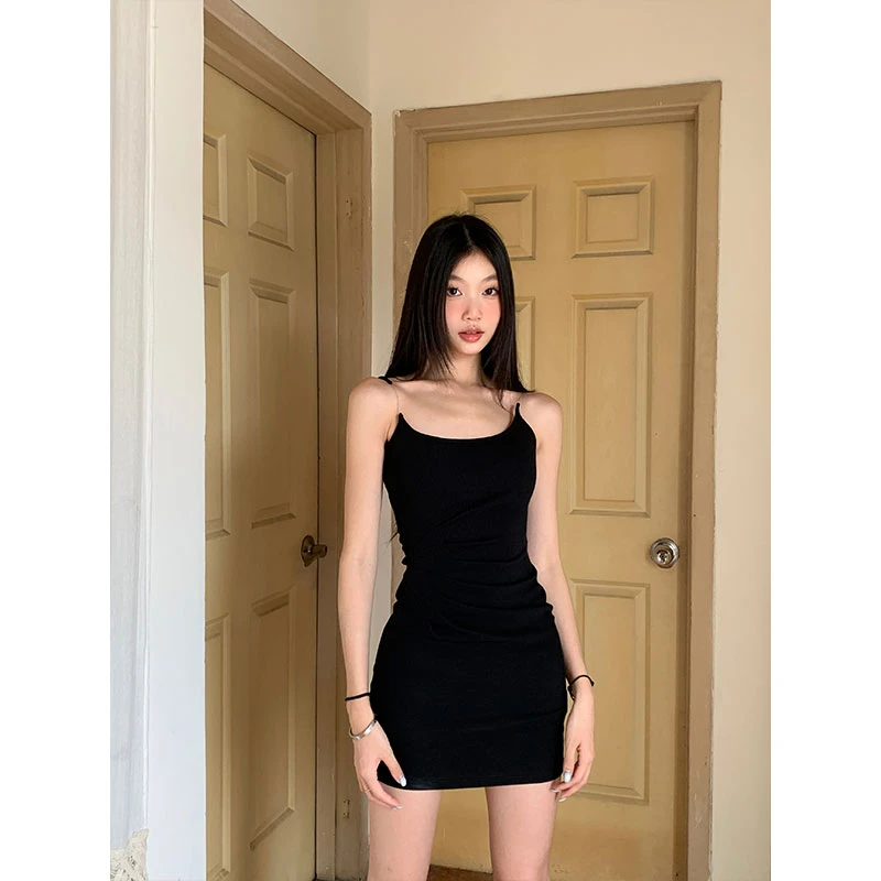 【清清】想去度假 辣妹百搭黑色收腰褶皱修身女装连衣裙【2410498】