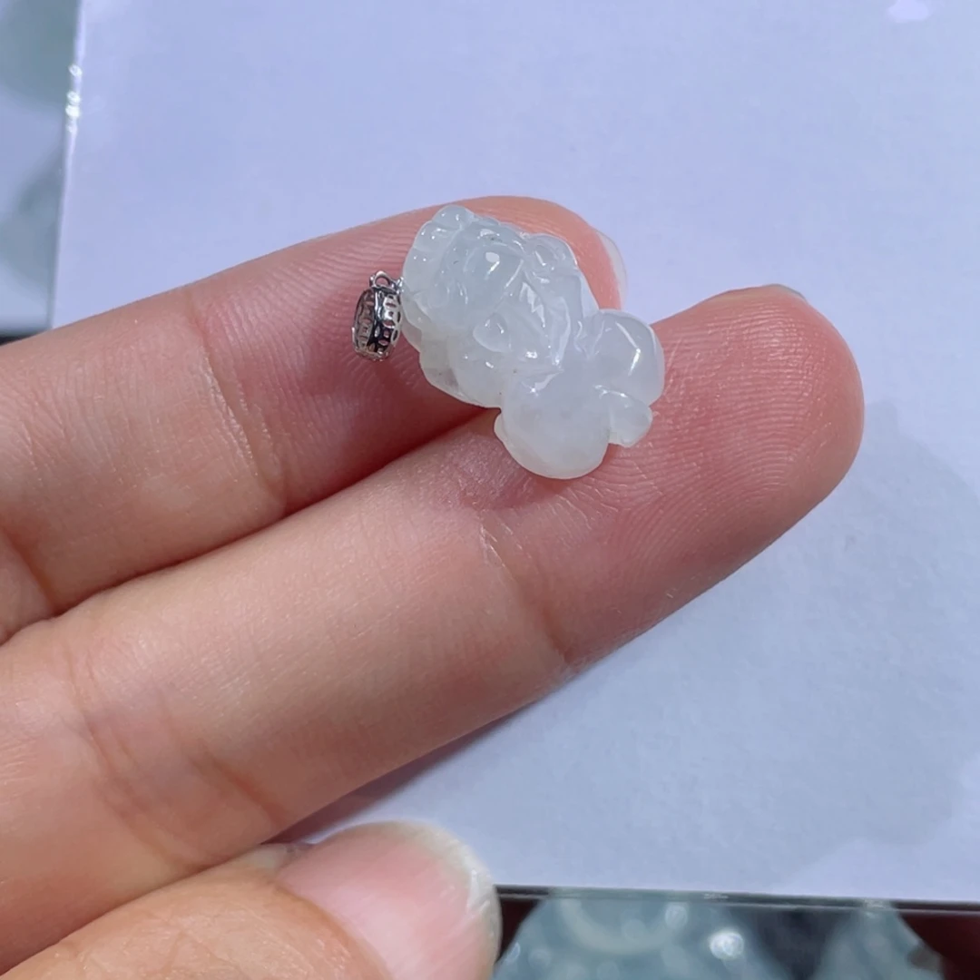翡翠颈饰18K金镶嵌貔貅