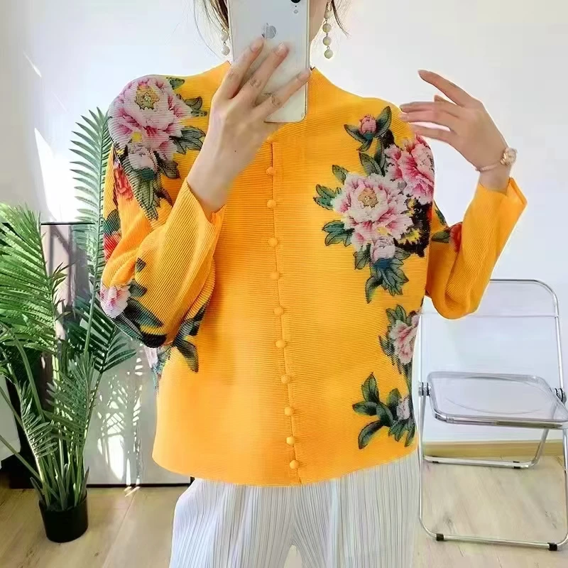 2025新款褶皱牡丹花包扣短款上衣时尚气质百搭女装短款妈妈装外套