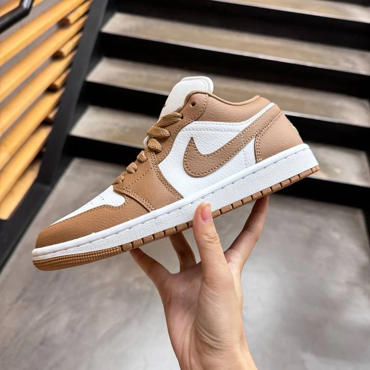 【滔搏联动】NIKE耐克女子AIR JORDAN 1 LOW流光风休闲鞋DC0774-202