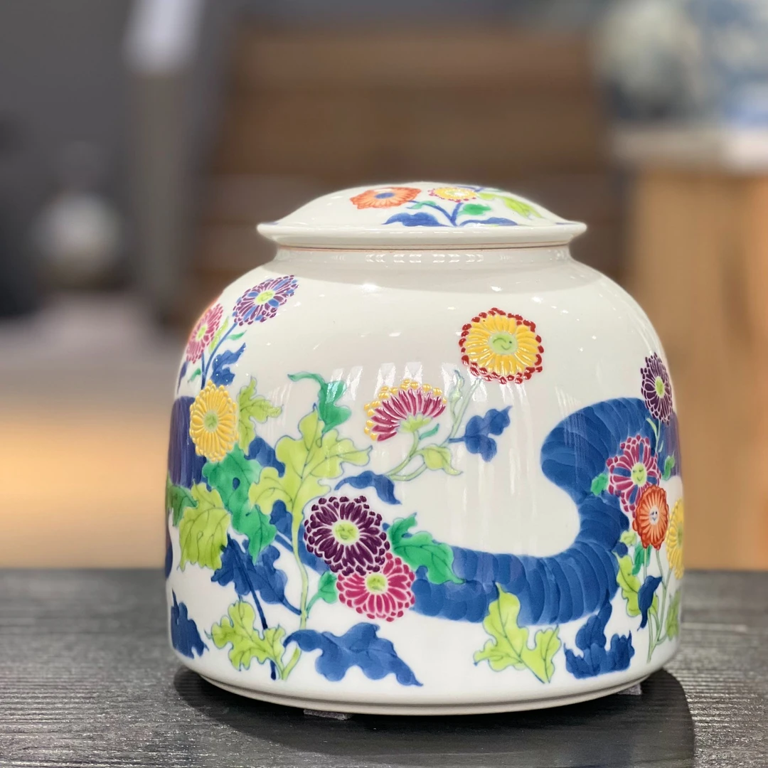 青花斗彩花卉茶叶罐