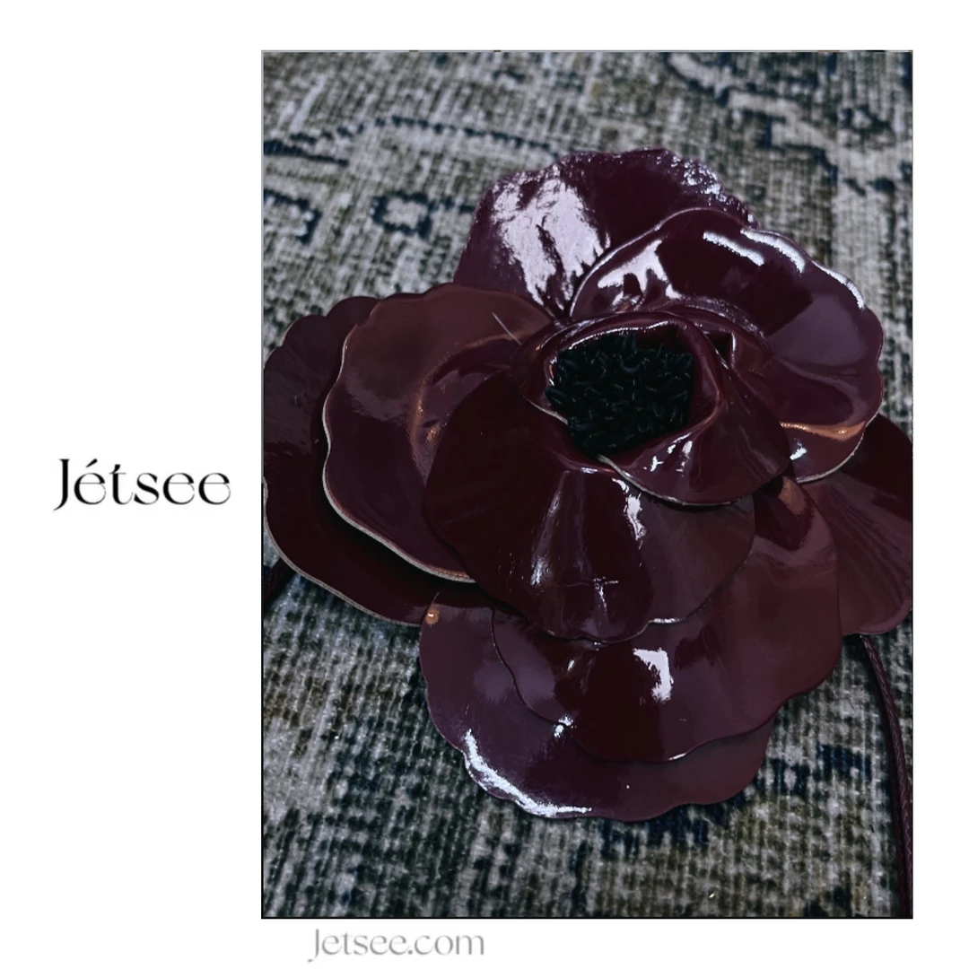 乙见穿搭趣味塑料风花朵挂饰S10761