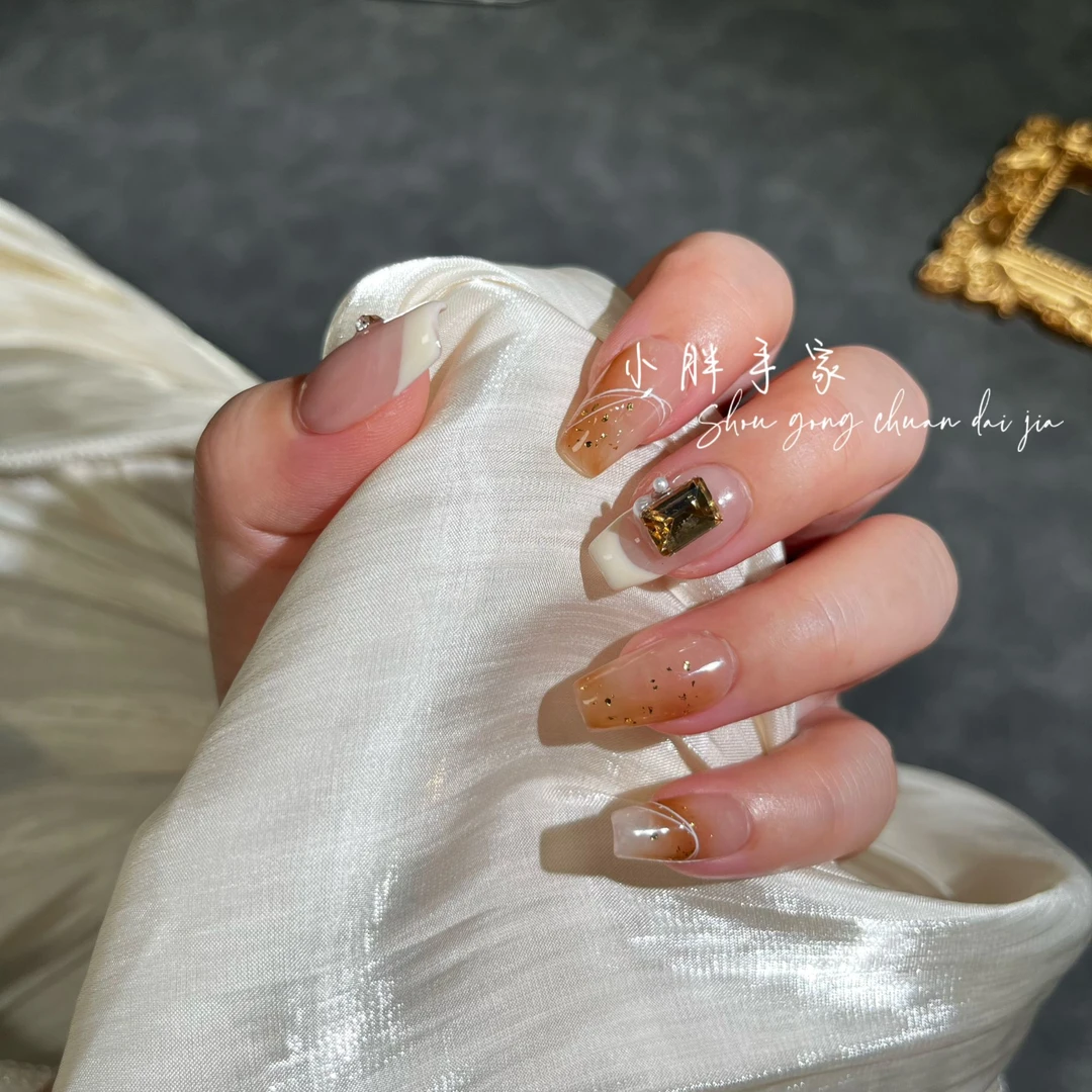 【小胖手家的焦糖布丁】纯手工穿戴甲24年新款方钻法式手绘晕染