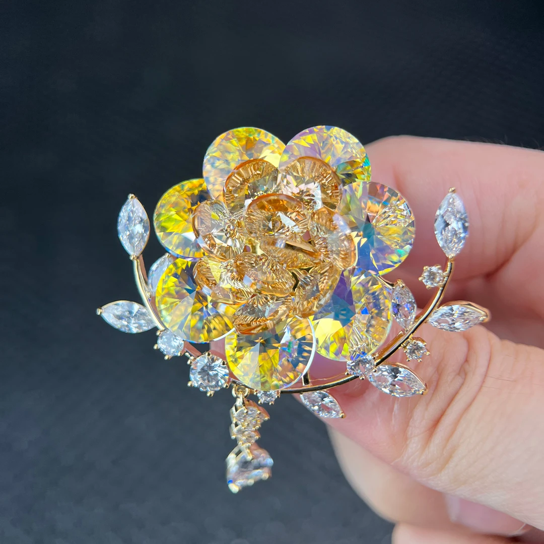 铜锆石胸针 9080 元素心忆 施家系列可变色水晶精致胸花别针配饰