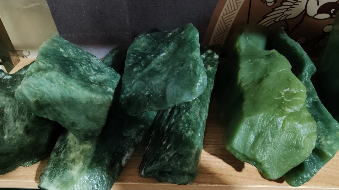 天然岫玉原石多样性随机发货一块
