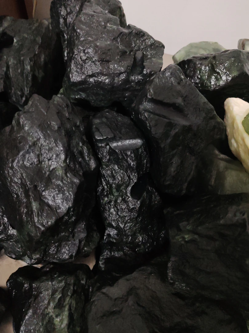 天然岫玉精品原石多样性随机发货一块