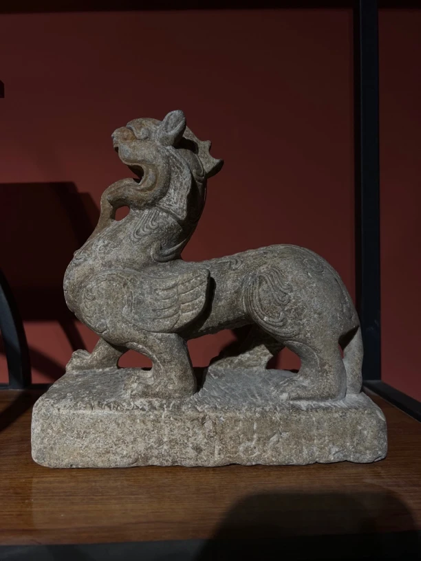 青石案头貔貅，寓意吉祥，皮壳老辣