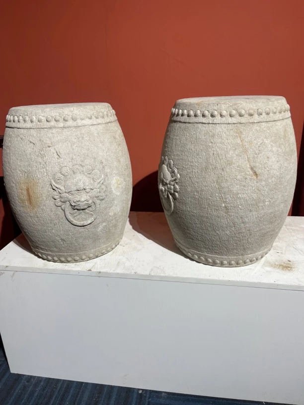 青石石鼓，兽头浮雕