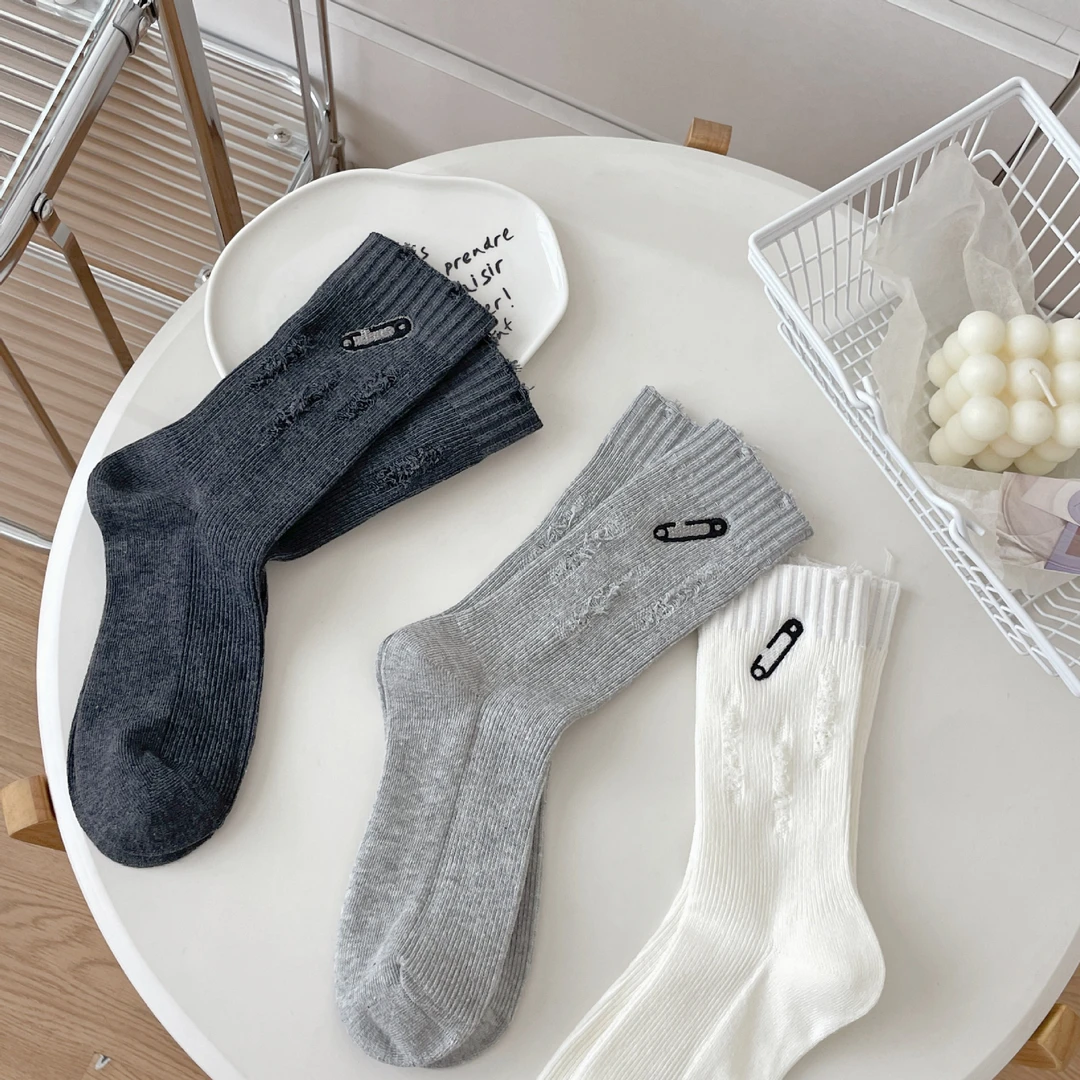 秋冬回形针破洞刺绣袜子女中筒袜薄款日系粗线情侣堆堆袜ins潮袜