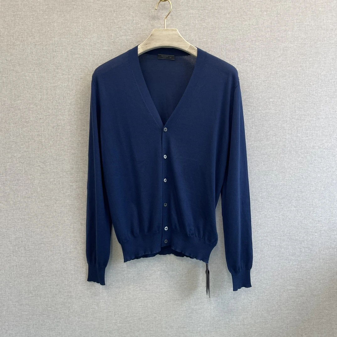 全新未使用 Prada/普拉达 男士针织开衫藏蓝色 Mkn20115