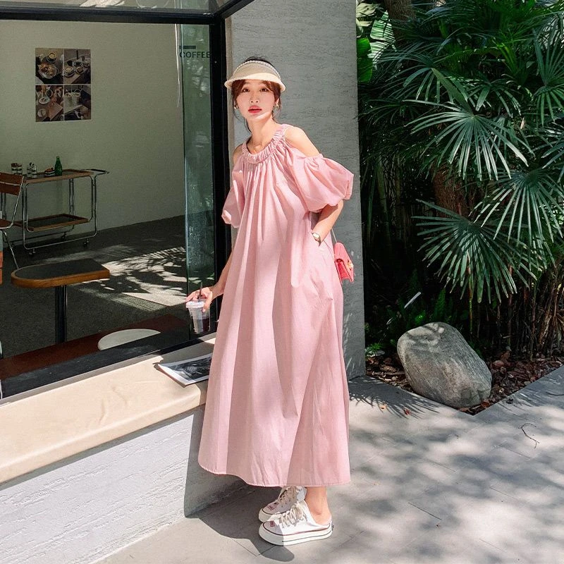 粉色露肩连衣裙女中长款2025夏新款法式宽松显瘦慵懒风泡泡袖裙子