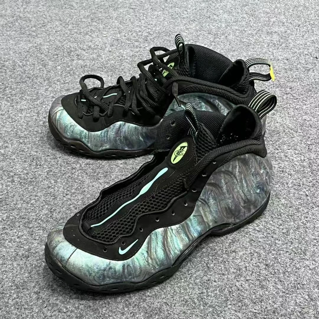42码/NIKE 鲍鱼喷 鞋底有磨损 高帮篮球鞋