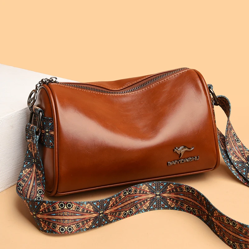 小包包女2025新款时尚百搭圆筒斜挎包波士顿休闲枕头包软皮包