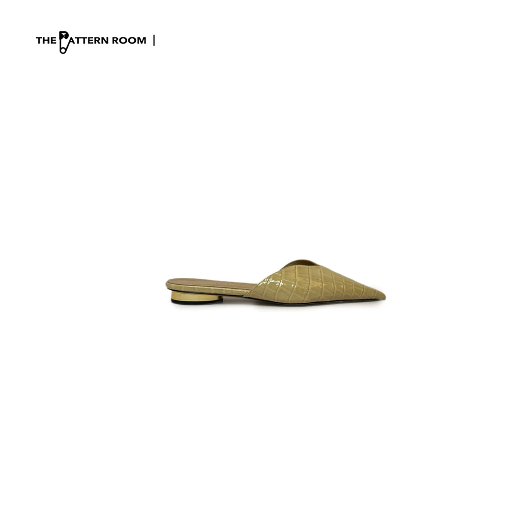 The pattern room | 穿搭力荐百搭果冻尖头拖鞋