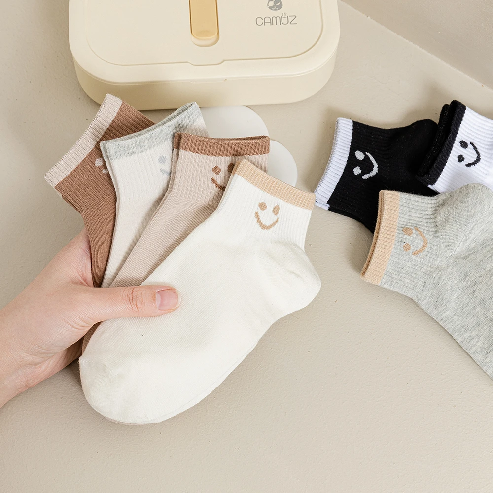 袜子女秋季新款纯色百搭短筒袜可爱笑脸图案精梳棉袜时尚透气吸汗