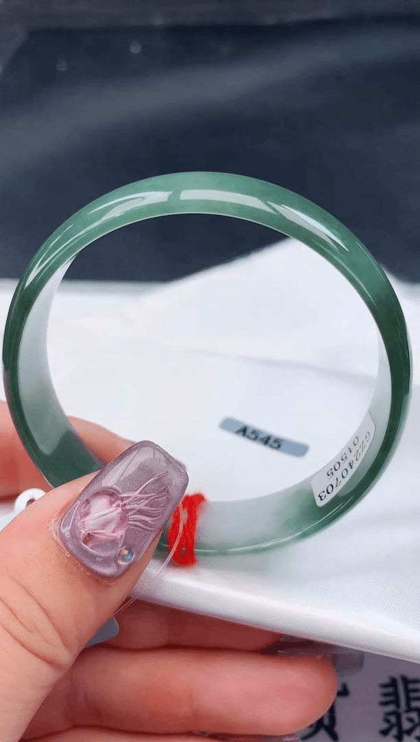 【闪购商品】翡翠手镯未镶嵌52.5公主镯