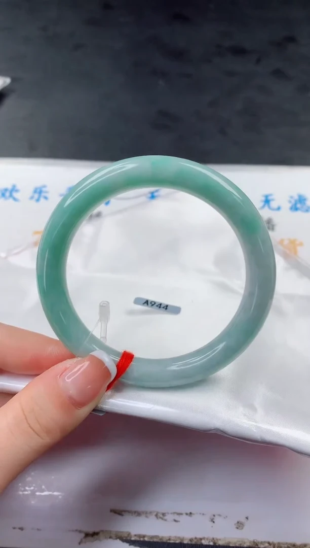 【闪购商品】翡翠手镯未镶嵌圆条55