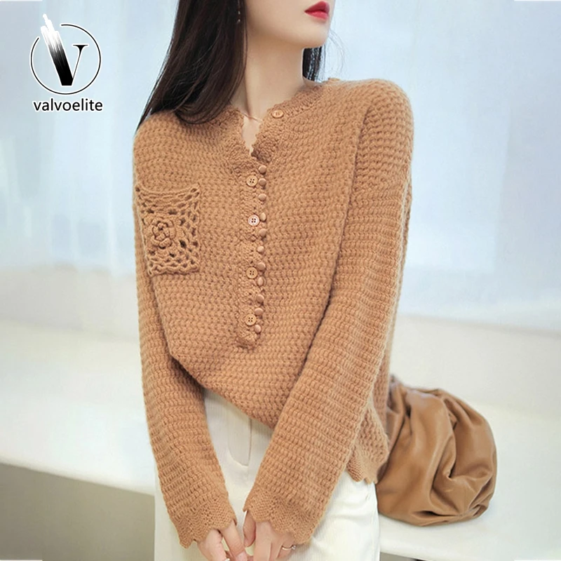 VALVOELITE钩花刺绣针织衫秋冬季复古镂空口袋毛衣女纽扣花边上衣