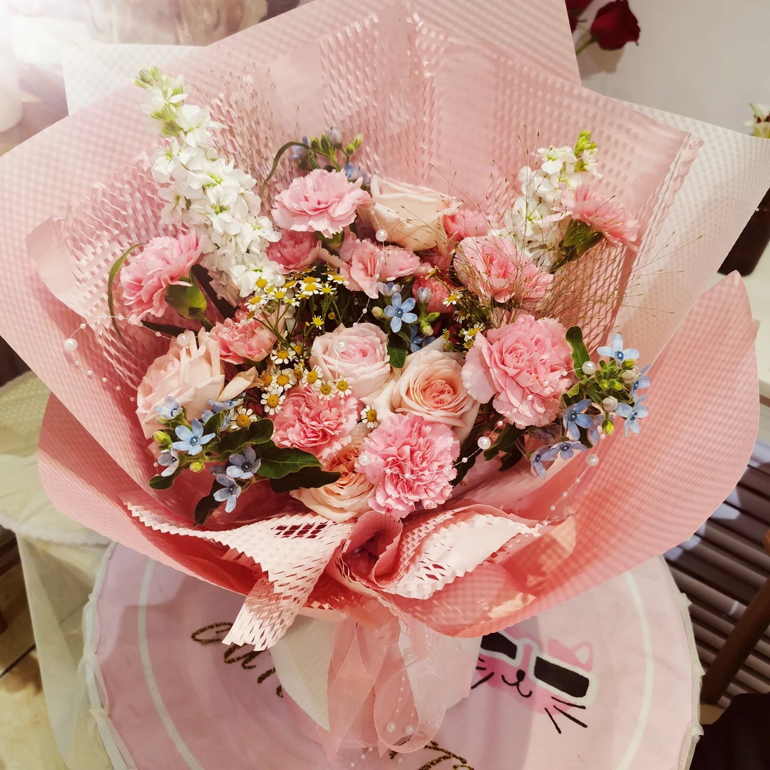 11枝混搭粉色玫瑰鲜花花束