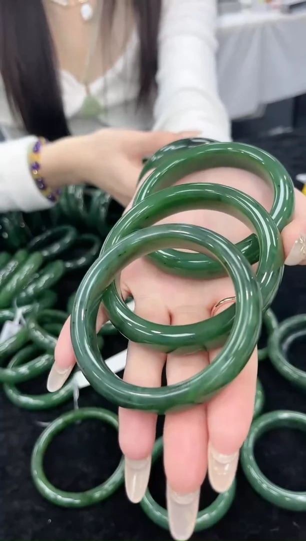 【闪购商品】和田玉手镯未镶嵌多样性拍一发一微瑕56-61