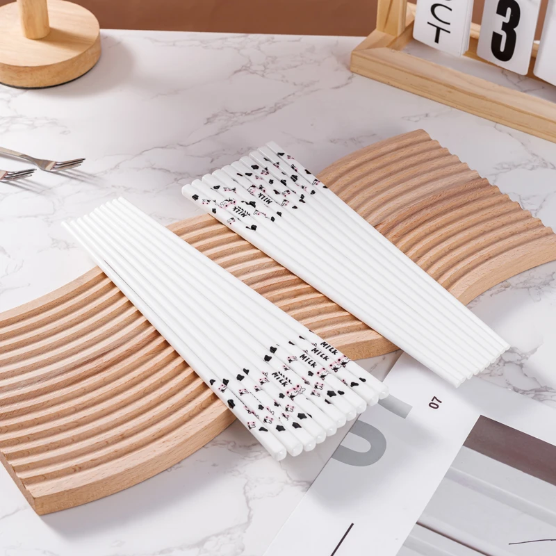 10双装可爱风奶牛高颜值陶瓷筷子耐高温家用餐具筷子