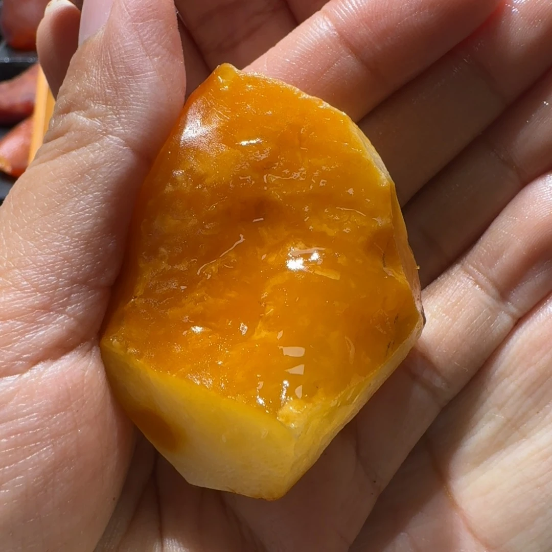 定制琥珀未镶嵌淡***色定制