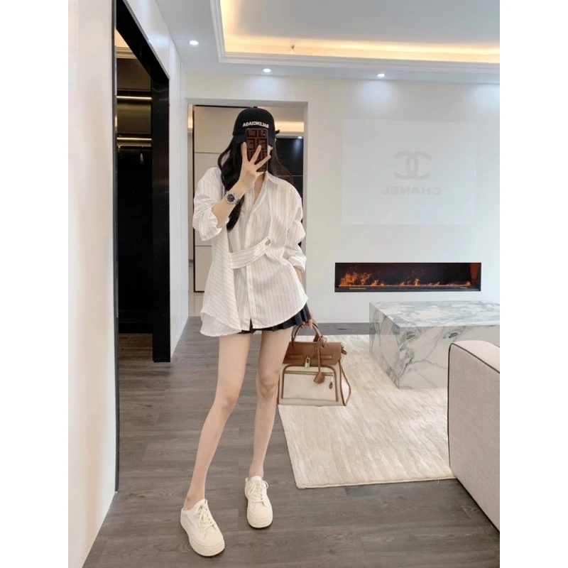 白色条纹衬衫女薄款外套早秋新款韩版设计感宽松显瘦衬衣外穿上衣