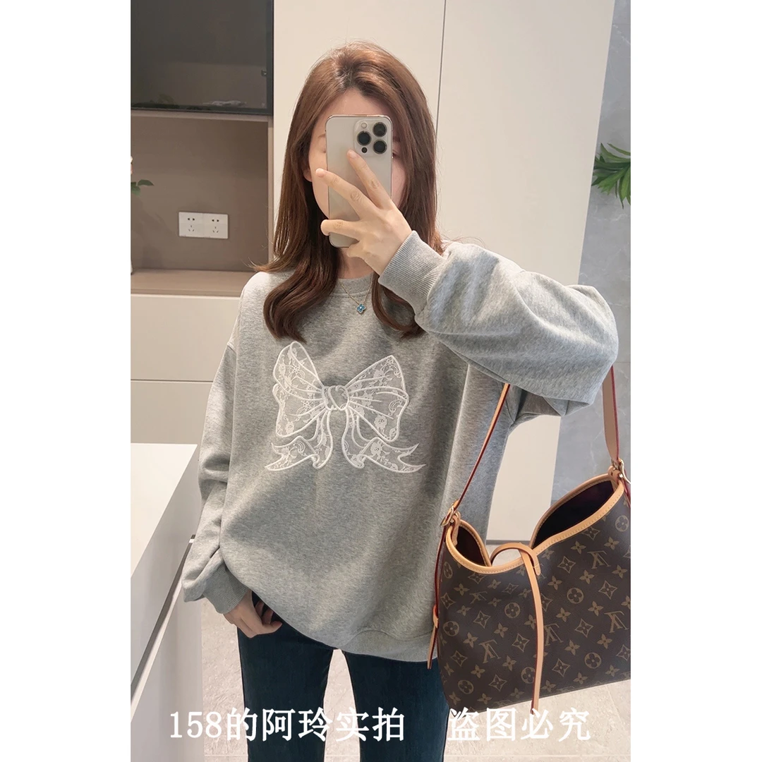 时尚蝴蝶刺绣卫衣女圆领宽松套头2024年春季新款韩版休闲上衣
