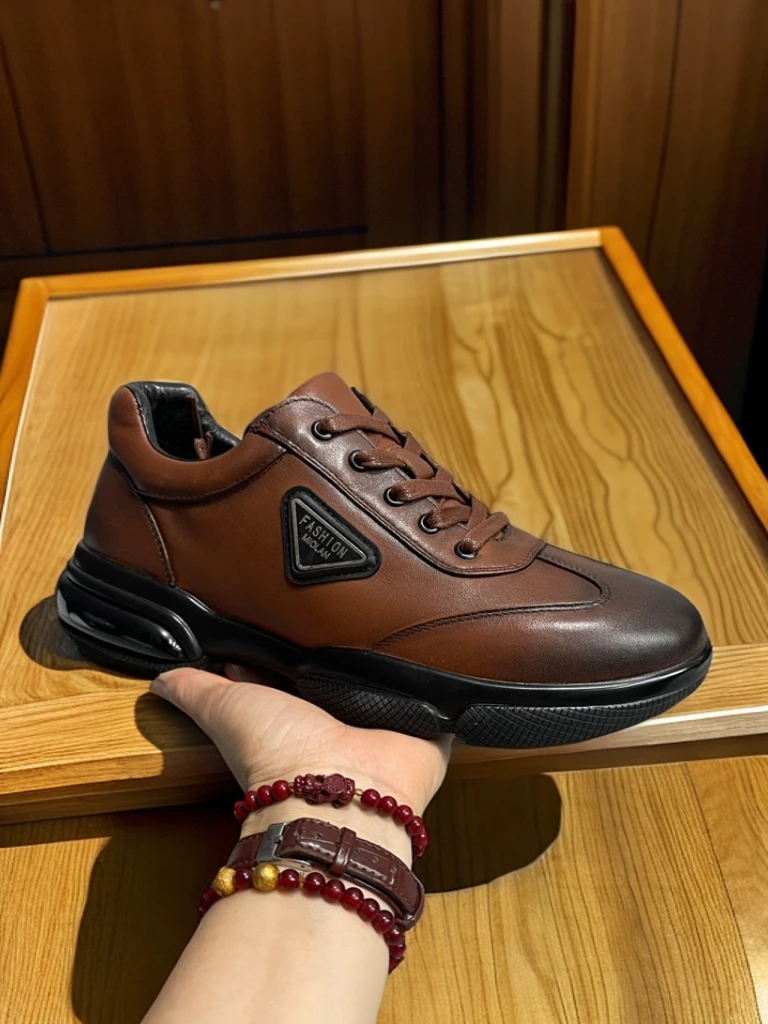 秋季男士舒适头层牛皮潮鞋时尚百搭休闲鞋防滑潮流软底软面男鞋