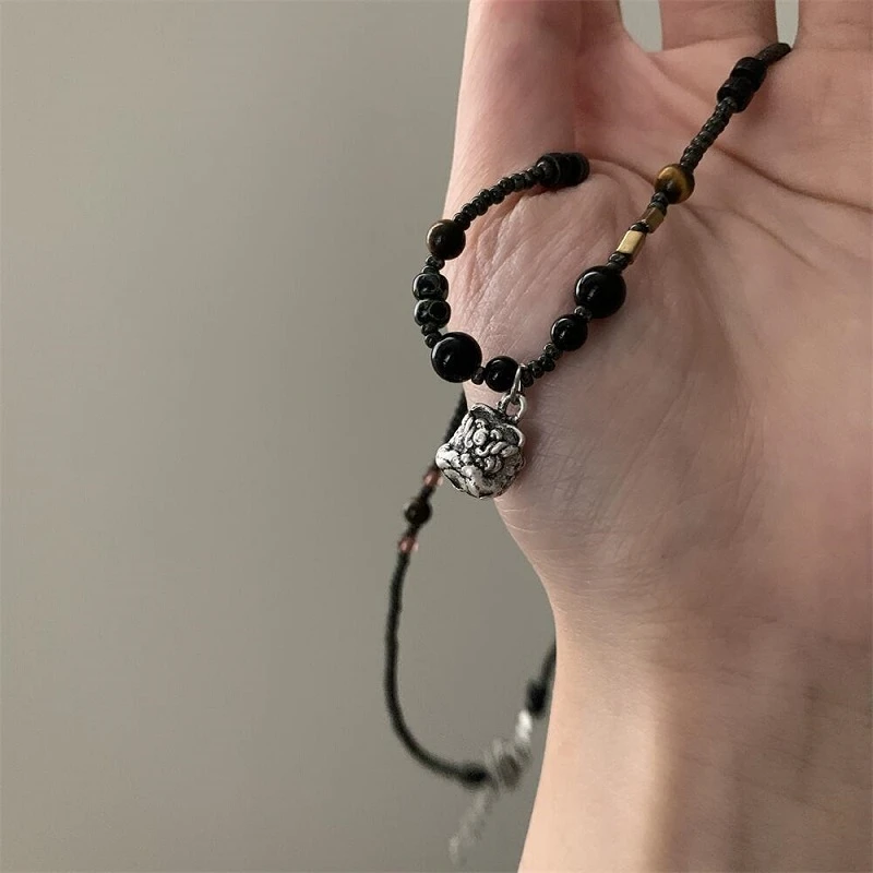 钛钢陶瓷项链 祥瑞之兽~国潮醒狮吊坠项链女新中式黑色串珠毛衣链