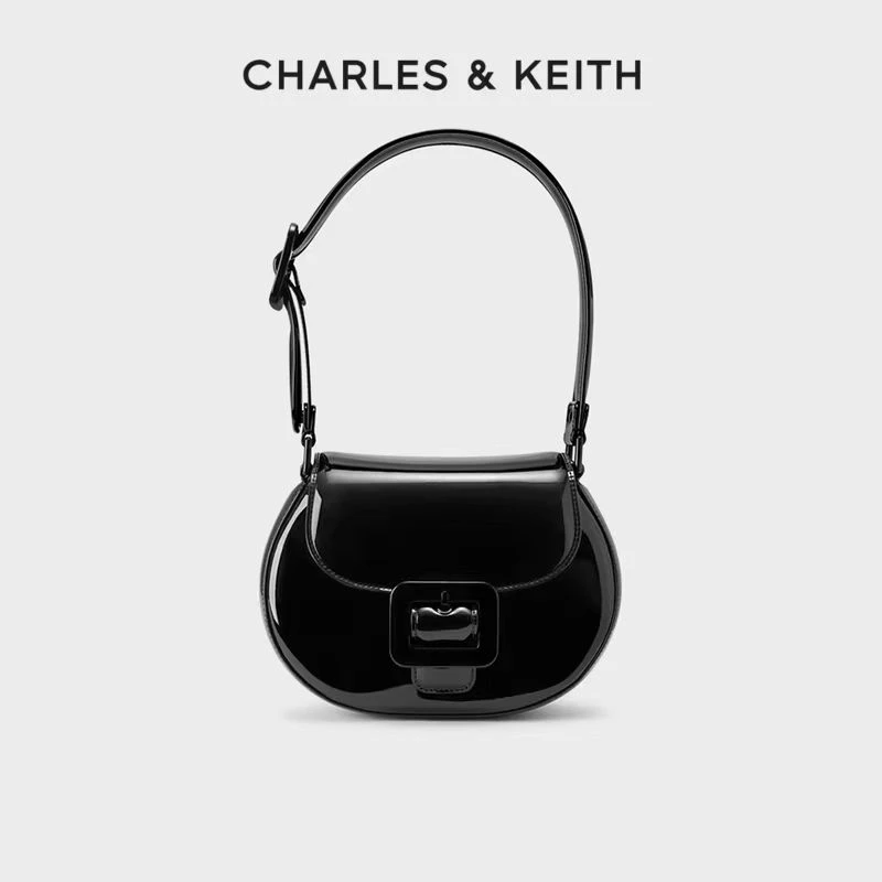 全新未使用 CHARLES & KEITH 宽肩带漆皮腋下包/30461/姐妹花