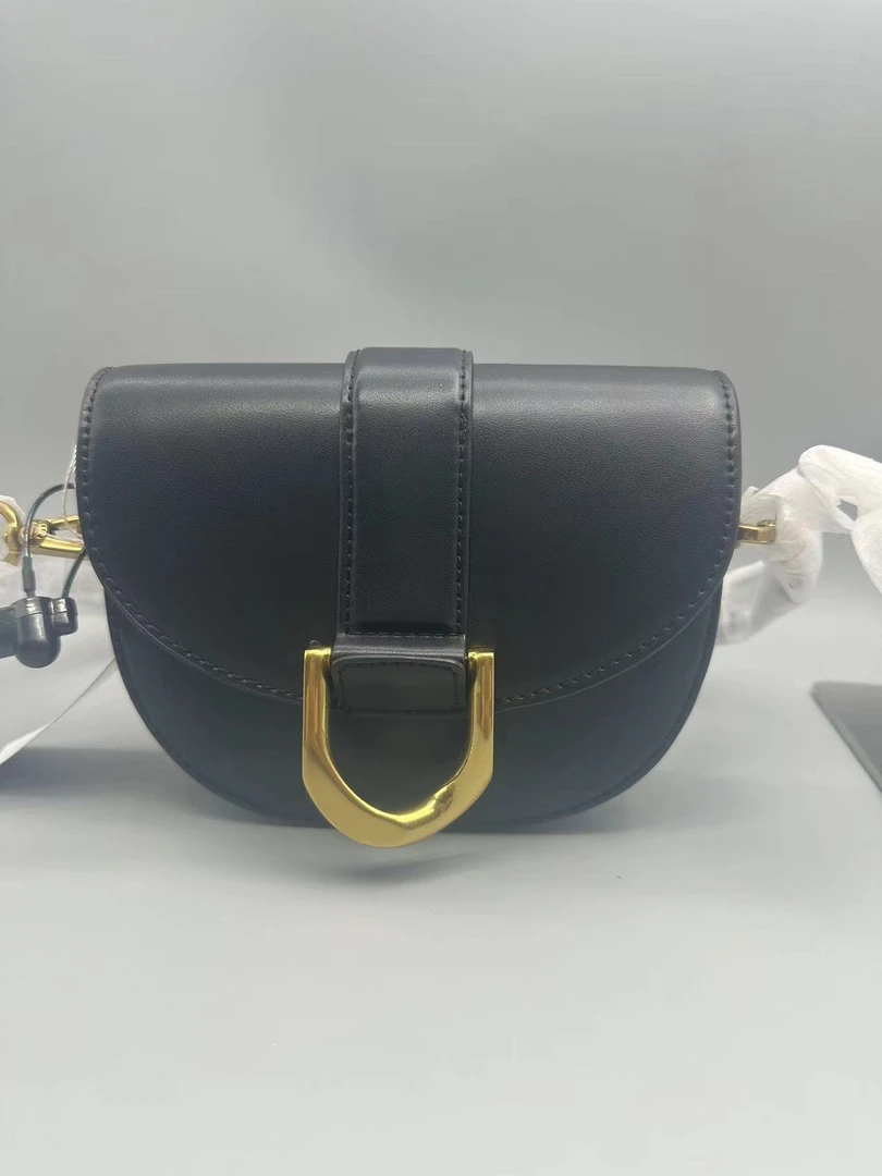 全新未使用 CHARLES & KEITH  黑色单肩包/30087/姐妹花