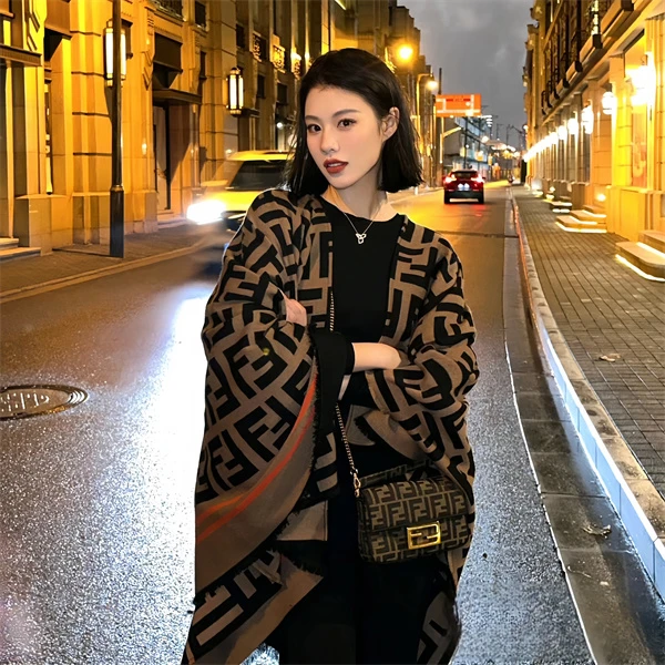 FENDI/芬迪双双甄选/ty00056/芬迪斗篷/140*140