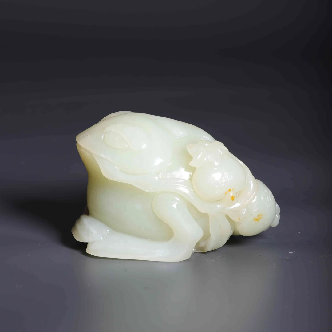 800清代和田玉三足金蟾1055