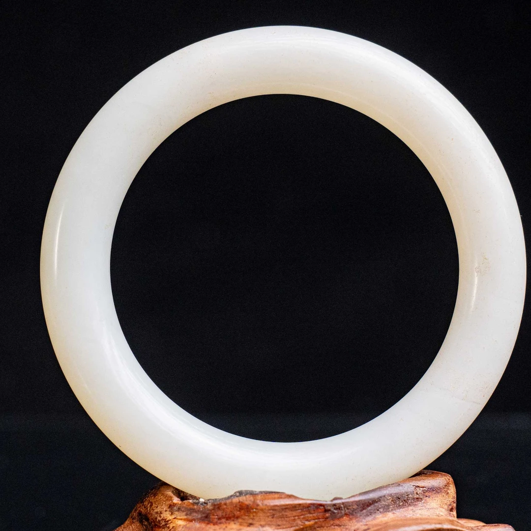 1365清代和田玉圆条手镯325