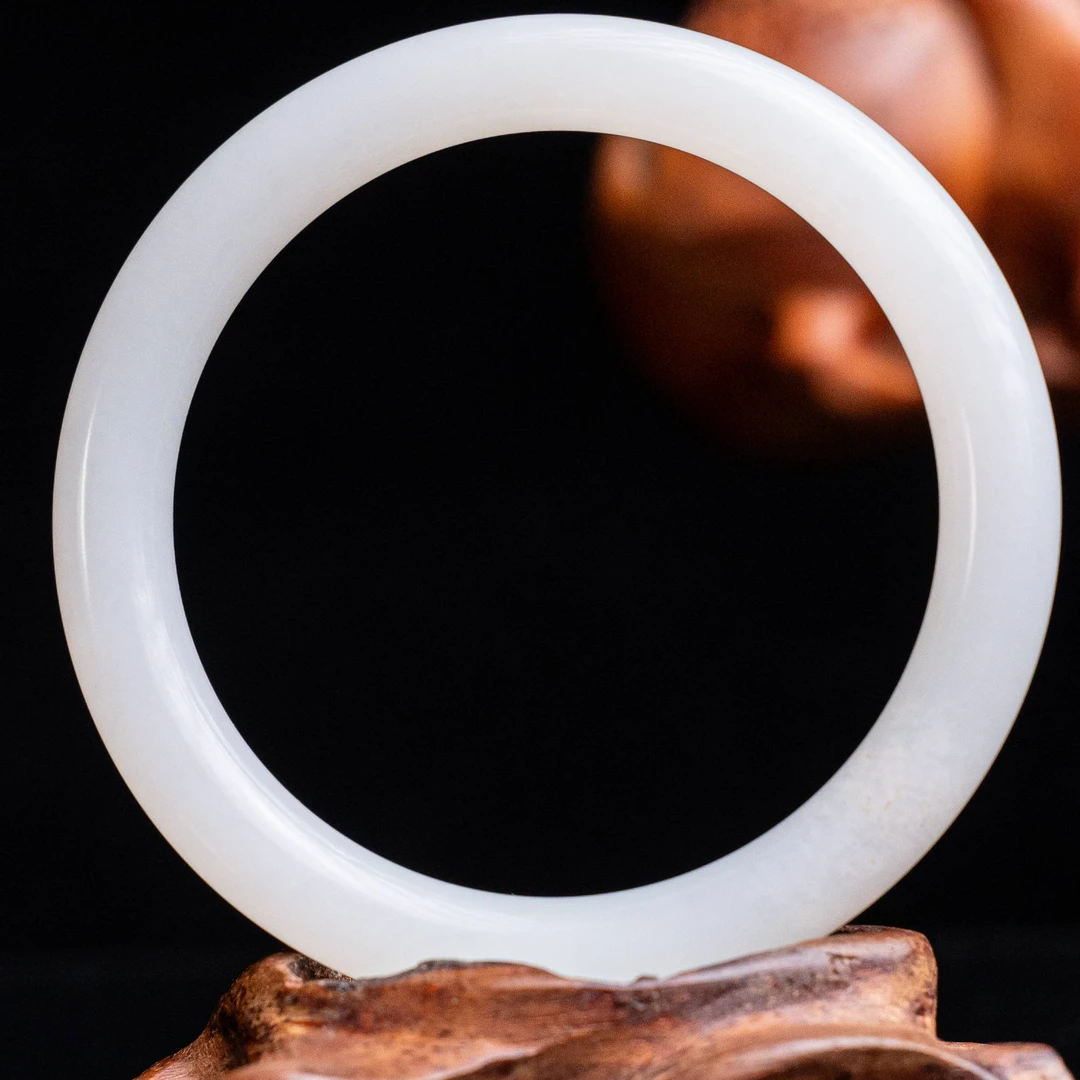 63清代和田玉圆条手镯1233