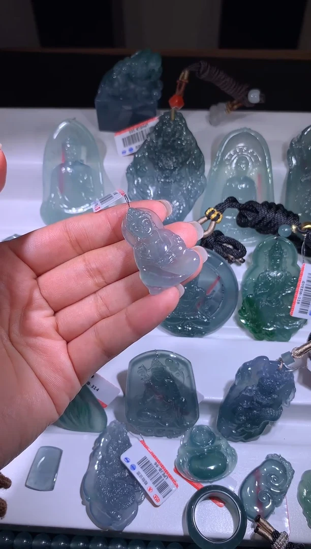 【闪购商品】翡翠颈饰未镶嵌64