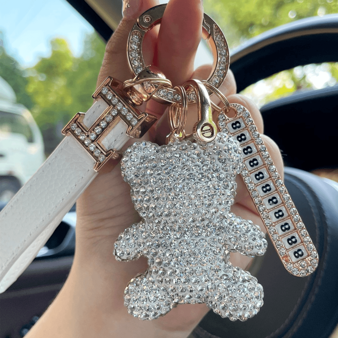 车载可爱小熊钥匙扣女生防丢高档汽车女神送礼佳品