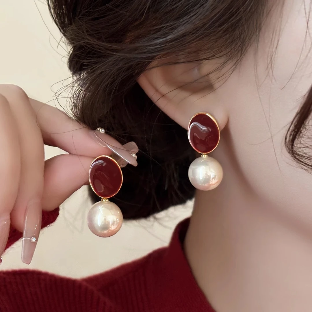 铜合金仿珍珠耳饰 安可拉红色珠珠耳钉女高级感复古耳环秋冬耳饰