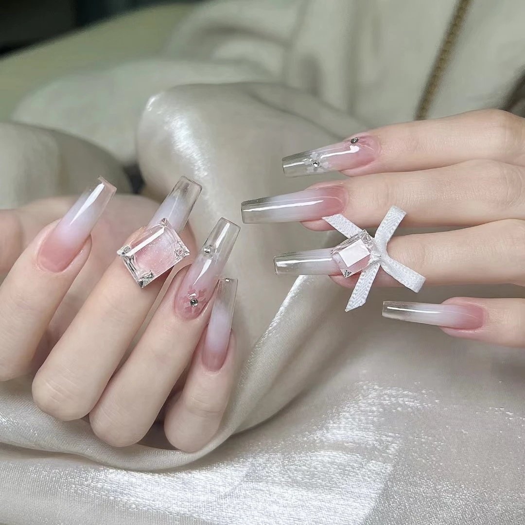 粉白渐变高级感冰透显白纯手工光疗美甲穿戴甲片轻奢高级指甲贴片