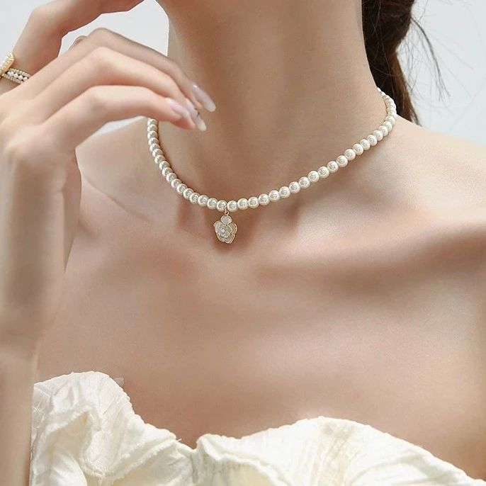 卡柒 铜合金项链 山茶花项链2024新款女法式轻奢小众锁骨链高级感