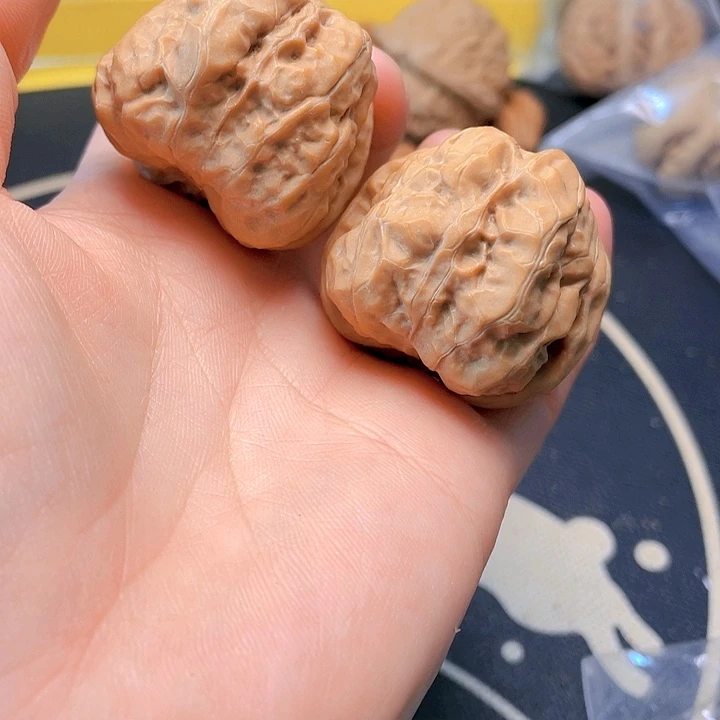 文玩核桃吊坠蛤蟆一对