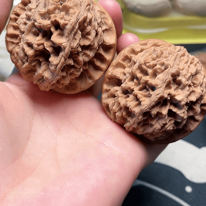 文玩核桃吊坠大花的一对