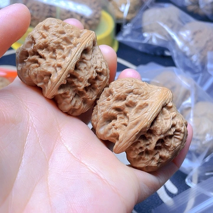 文玩核桃吊坠驴打滚一对
