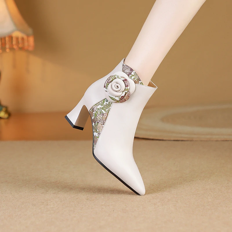 新款白色短靴/牛皮/33-41/8842尖头山茶花粗跟时装气质高跟小短靴